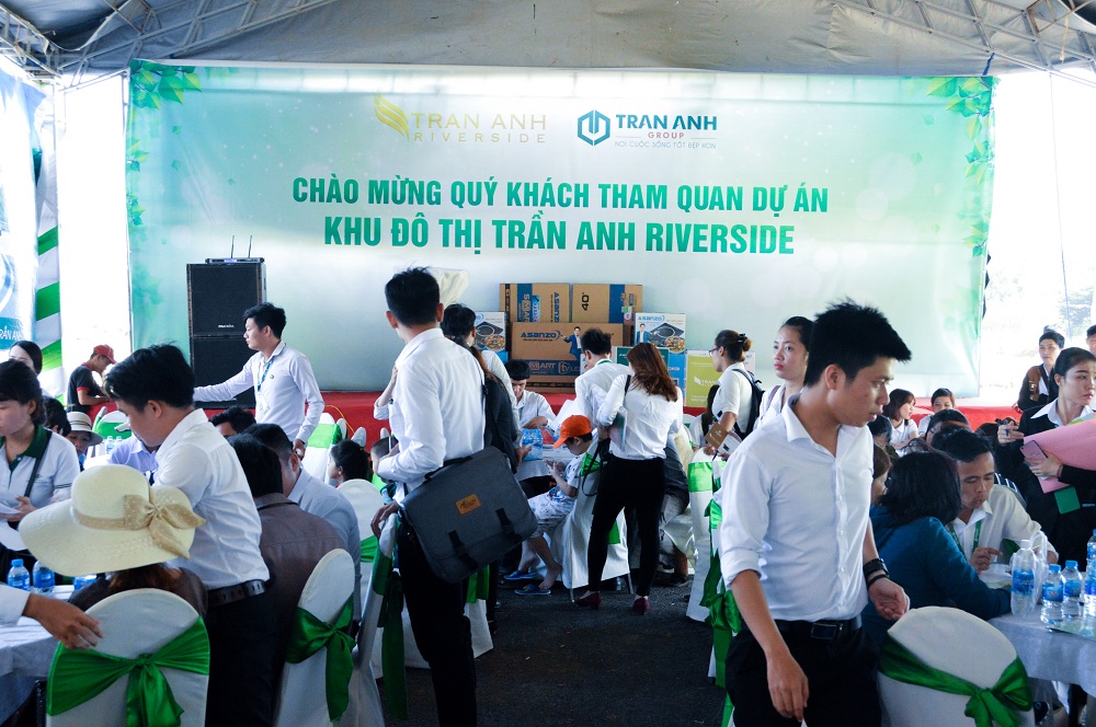 KHÁCH HÀNG THAM QUAN VÀ ĐĂNG KÝ ĐẶT MUA CĂN HỘ TẠI  DỰ ÁN TRẦN ANH RIVERSIDE (08-07-2018)